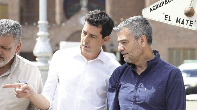 Compañeros. Eduardo “Wado”  de Pedro y Juan Zabaleta se mostraron juntos ayer en Cañuelas. El Frente de Todos busca preservar la unidad interna.