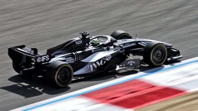 El coche de Checo Pérez en el test de Bahréin.