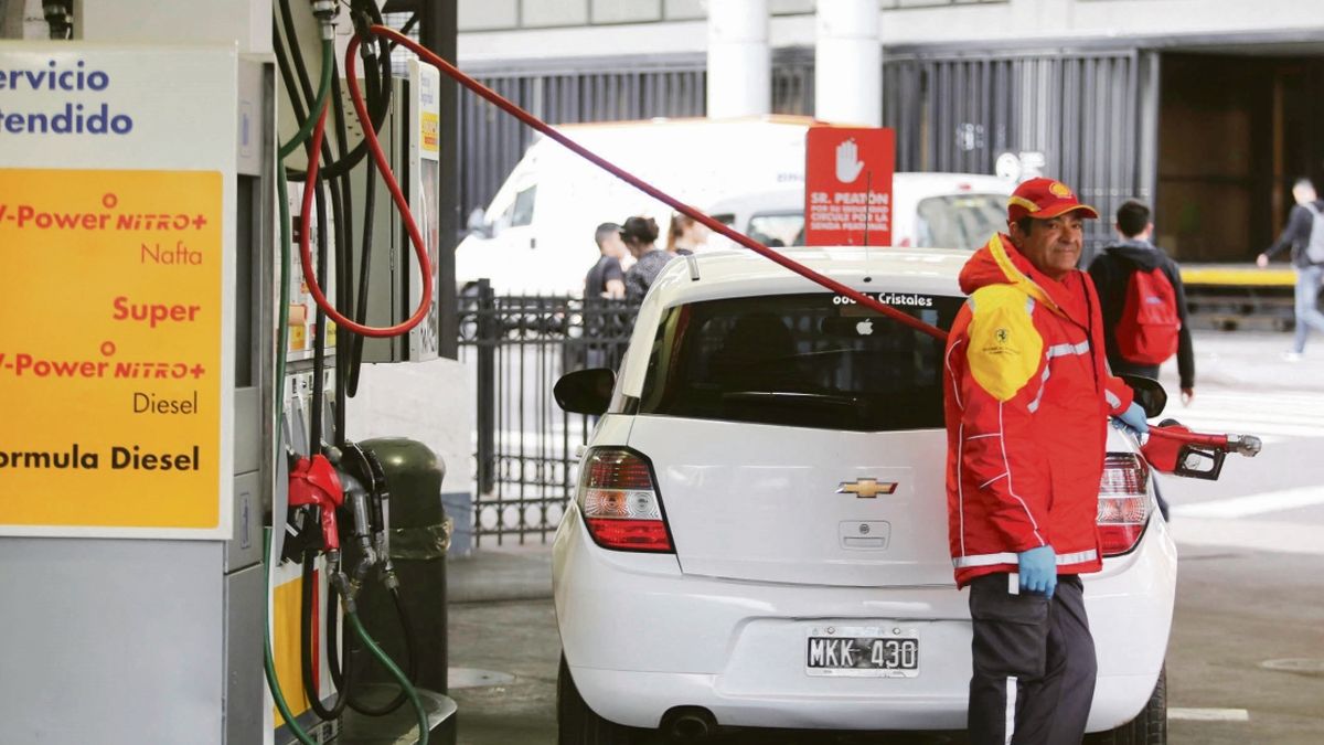 Gasoline and diesel sales accumulate 12 months of year-on-year declines