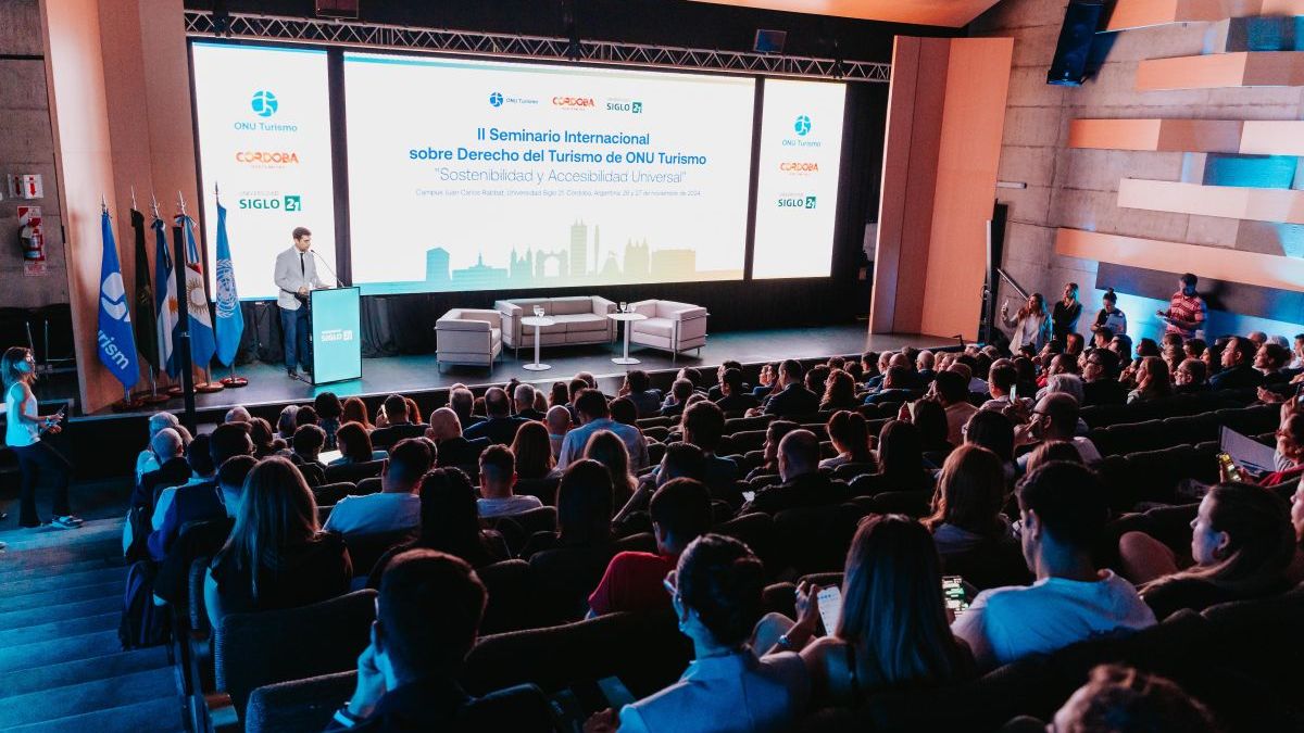 Córdoba received the II International Seminar on Tourism Law organized by Universidad Siglo 21