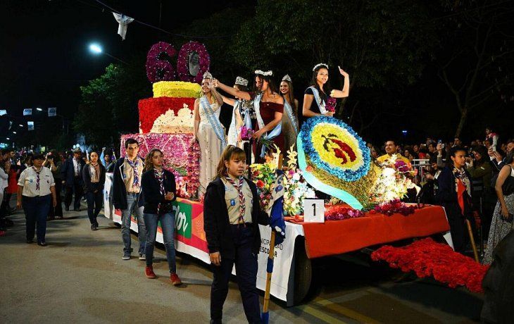 Entre el viernes y el domingo, los escobarenses pudieron disfrutar en familia de un show de luces, el tradicional desfile de carrozas de la Fiesta Nacional de la Flor, numerosos talleres culturales, la intervención de más de 300 artistas locales, y una feria gastronómica y de emprendedores de la economía social.