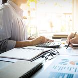 La supervisión del Banco Central del Uruguay y el alineamiento con normas OCDE fortalecen el atractivo para asesoramiento financiero. La supervisión del Banco Central del Uruguay y el alineamiento con normas OCDE fortalecen el atractivo para asesoramiento financiero.