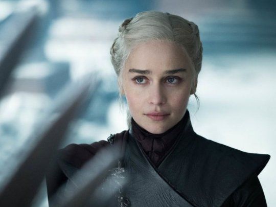 Emilia Clarke conocida por interpretar a Daenerys Targaryen.