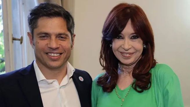 Cristina Kirchner recibió al gobernador bonaerense, Axel Kicillof, en su departamento de Constitución. (Foto de archivo)