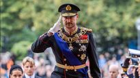 Haakon VIII asumió automáticamente el trono tras la muerte de Harald V, quien había reinado desde 1991.