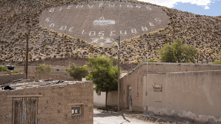 San Antonio de los Cobres continúa siendo un centro neurálgico para la minería en la región. Pero también tiene una fuerte impronta turística con el Tren a la Nubes, y el Carnaval más alto del mundo.