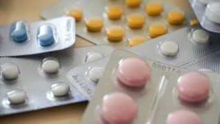 Hay que ser cuidadoso a la hora manipular la medicación fuera de su empaque original. Hay que ser cuidadoso a la hora manipular la medicación fuera de su empaque original.
