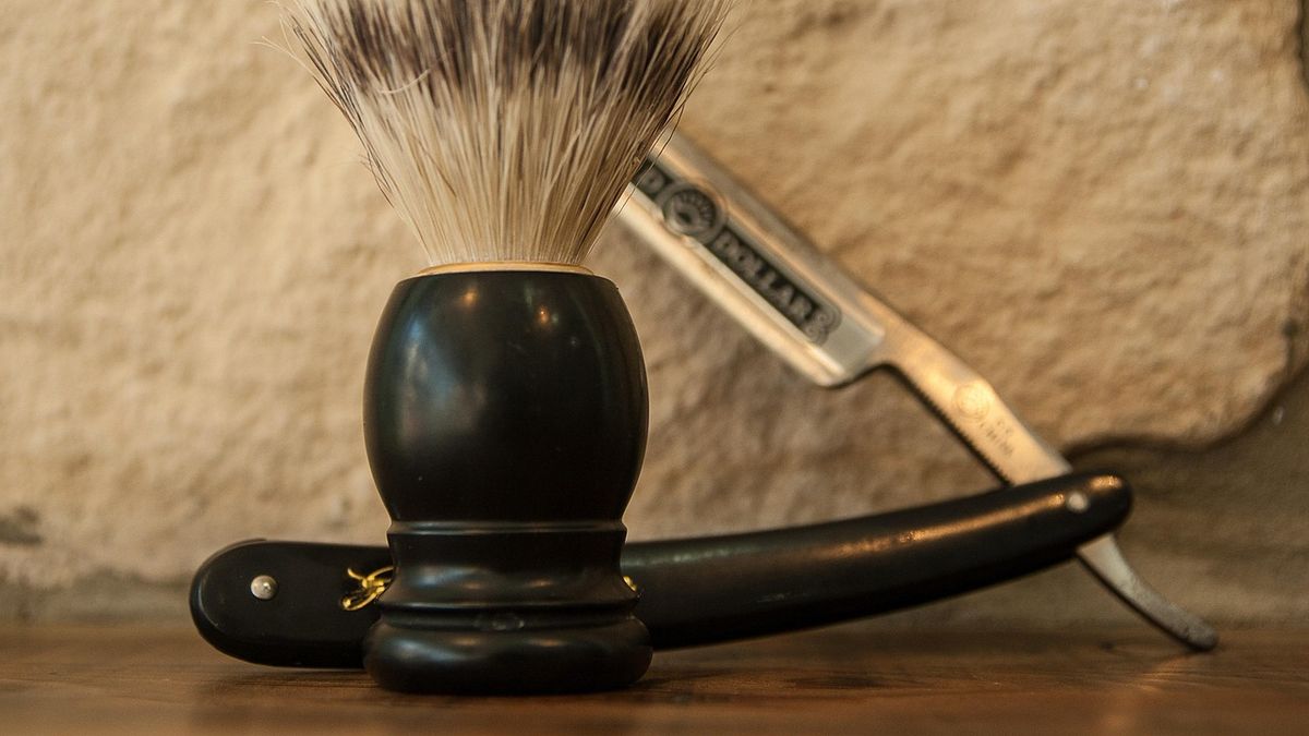 The strange invention that tried to shave more than 10 men at the same time