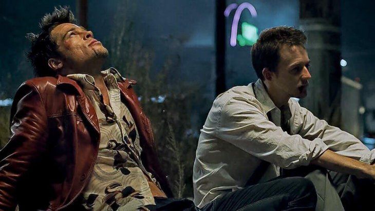 Con una actuación consagratoria de Brad Pitt y Helena Bonham Carter esta película cuenta una historia inigualable.