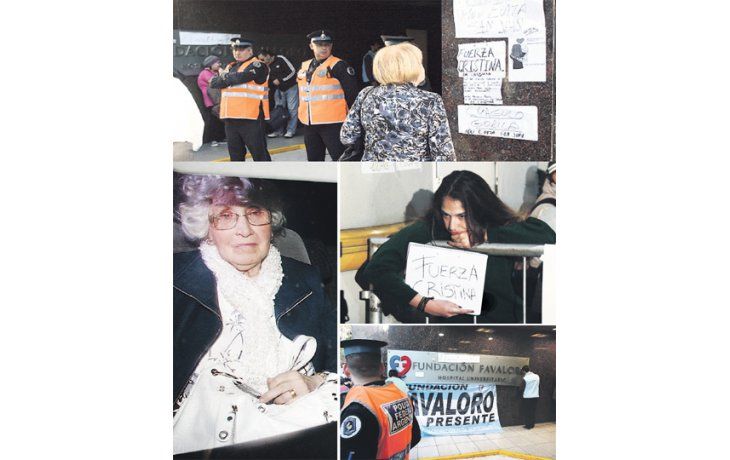 Vigilia en la puerta de la  Fundación Favaloro. Anoche se instalaron carteles  que reeditaron consignas de los 50. Por la tarde llegó a la clínica Ofelia Wilhelm, la madre de la Presidente, para sumarse a la cumbre familiar en el sexto piso.