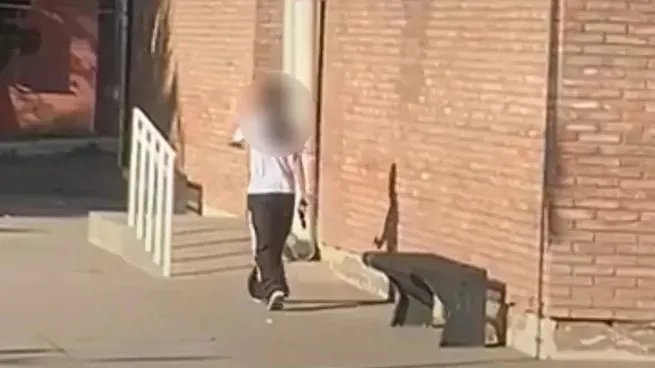 El arma con la que la alumna apuntó a sus compañeros es de su papá: un comisario retirado. 