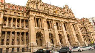 El Gobierno nacional dio un nuevo paso hacia la transferencia de competencias al ámbito porteño. El Gobierno nacional dio un nuevo paso hacia la transferencia de competencias al ámbito porteño.