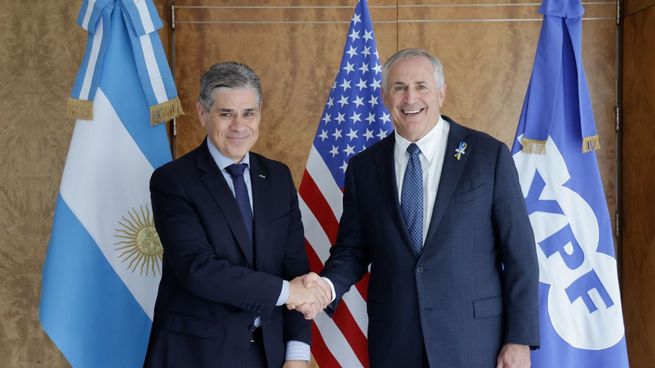 El presidente de YPF, Pablo González, y el embajador de Estados Unidos, Marc Stanley, se reunieron en las oficinas de la compañía.