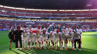 Gran gesto de los futbolistas del Toluca, con un tinte de nostalgia. Gran gesto de los futbolistas del Toluca, con un tinte de nostalgia.