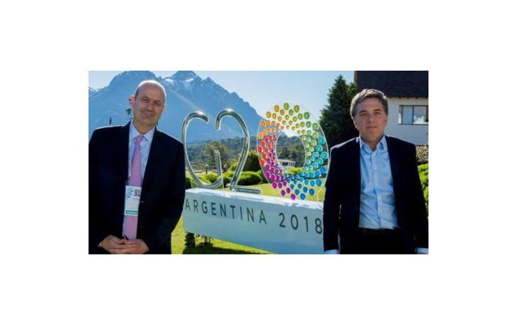 ámbito.com | Nicolás Dujovne y Federico Sturzzenegger en el hotel Llao Llao, cuando en diciembre dieron la bienvenida a 250 funcionarios de los países más desarrollados del mundo (Imagen de archivo).