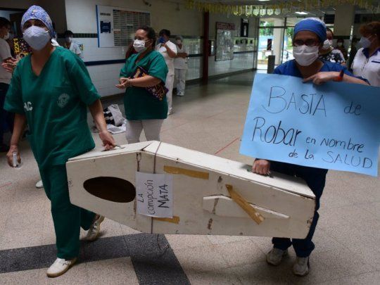 El sistema sanitario de Paraguay está al borde del colapso. No hay médicos ni camas disponibles ni medicamentos.