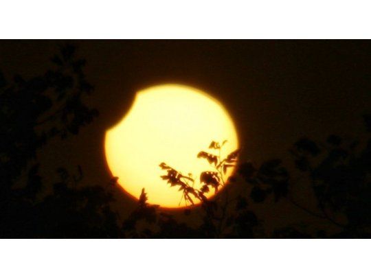 Este tipo de eclipses sólo pueden observarse a través de filtros.