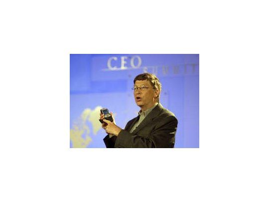 Bill Gates, según reconoció su esposa, no permite a sus tres hijos el uso de iPods o iPhone.