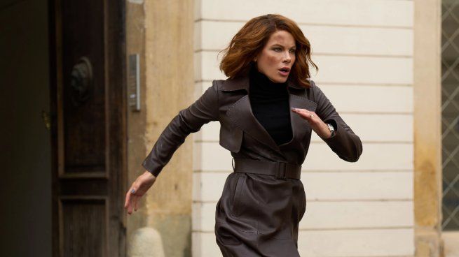 Avery Graves es una agente de la CIA con una difícil misión.