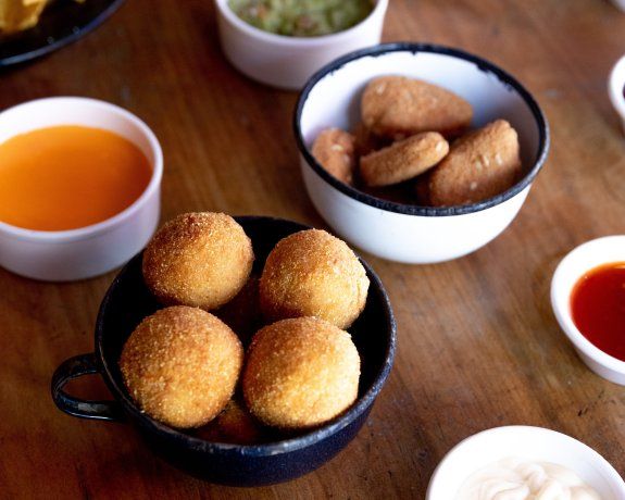 Un plato imperdible para probar son las croquetas de humita. Un plato imperdible para probar son las croquetas de humita.