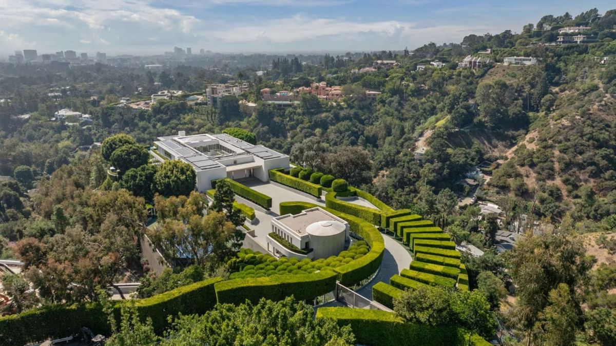 They are luxury mansions but nobody wants to live in them: the incredible stories behind these houses