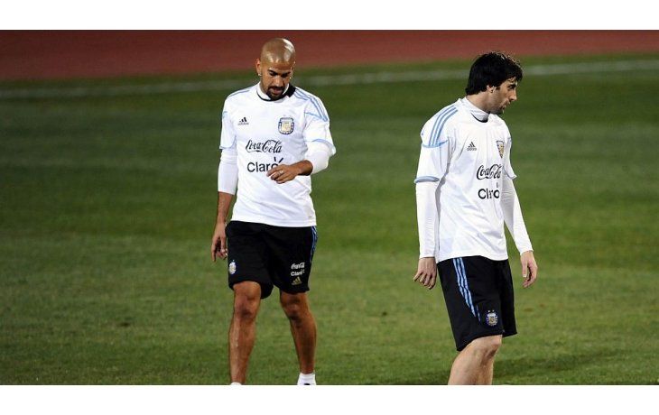 Verón y Milito son dos de los argentinos supuestamente implicados en los casos de doping de Sudáfrica 2010.