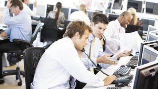 En Portugal, una prueba piloto para implementar la semana laboral de 4 días tuvo resultados positivos en la reducción del estrés y la ansiedad entre los trabajadores.