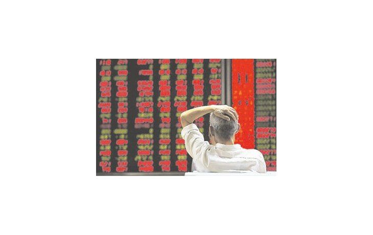 ¿y ahora?. La depreciación del yuan pone en jaque a las Bolsas y a los mercados en general por temor a que se repitan los derrumbes del año pasado. El Banco Popular Chino, en estado de observación por los analistas.