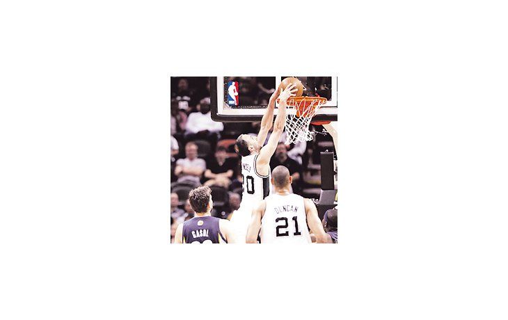 Con sus penetraciones, asistencias y rebotes, más su notable eficacia en lanzamientos libres, «Manu» revivió a los Spurs, el equipo más ganador de la temporada (49-10).