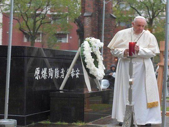 El papa Francisco recordó el  indescriptible horror sufrido en su propia carne por las víctimas de  la bomba atómica estadounidense lanzada sobre Nagasaki el 9 de agosto de  1945,      que mató unas 74.000 personas.