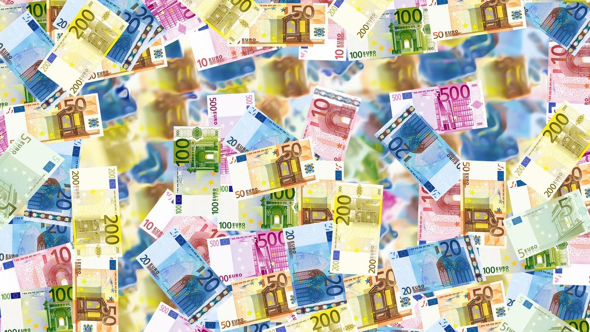 One of the largest banks in the world recommends investing in euros
