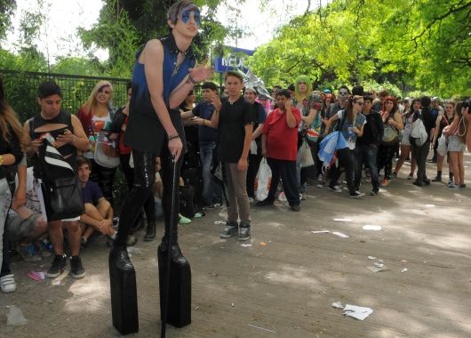 Fanáticos de Lady Gaga llenaron de color la previa (foto 4)