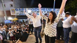 El gobernador Osvaldo Jaldo apostó fuerte por la candidatura de la oficialista Gabriela Rodríguez, en La Cocha.&nbsp; 