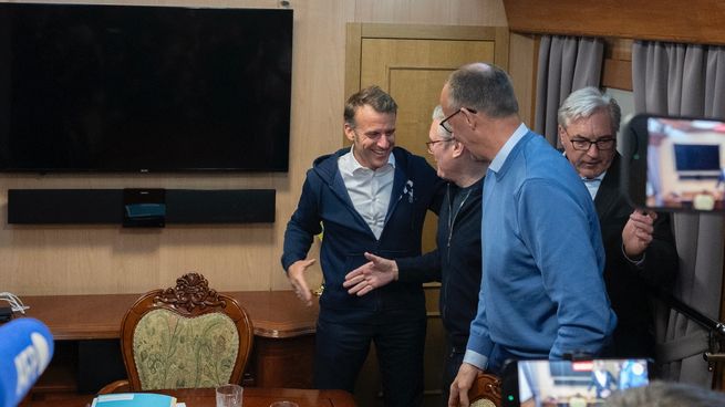 Acusaron a Emmanuel Macron de consumir cocaína durante una reunión.