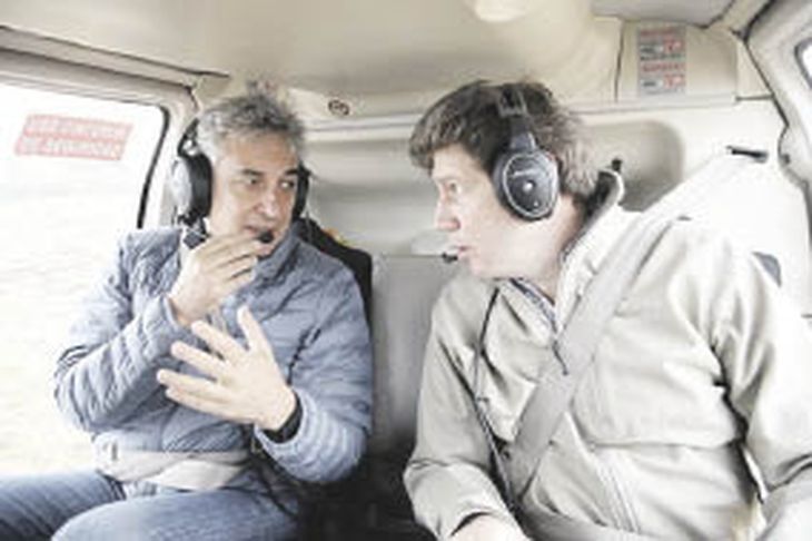 incendios. El viceministro de Ambiente, Sergio Federovisky, y el gobernador de Tierra del Fuego, Gustavo Melella, supervisaron el trabajo que llevan a cabo 85 brigadistas y 5 medios aéreos para combatir los focos de incendios activos en esa zona conocida como “Corazón de la isla” en la provincia patagónica. “Hemos ofrecido al gobernador la incorporación de 20 brigadistas más que van a llegar en el transcurso del fin de semana”, dijo Federovisky.