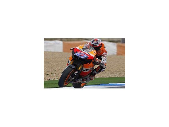 El australiano Casey Stoner ganó el GP de Le Mans y quedó como escolta en el campeonato de la categoría Moto GP.