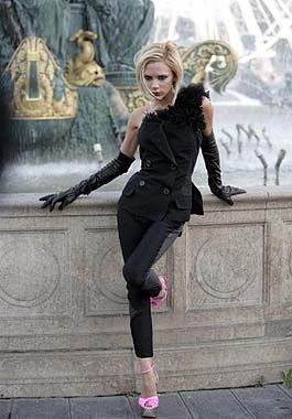 Tras rumores de anorexia, Victoria Beckham optó por un vestido discreto (foto 5)
