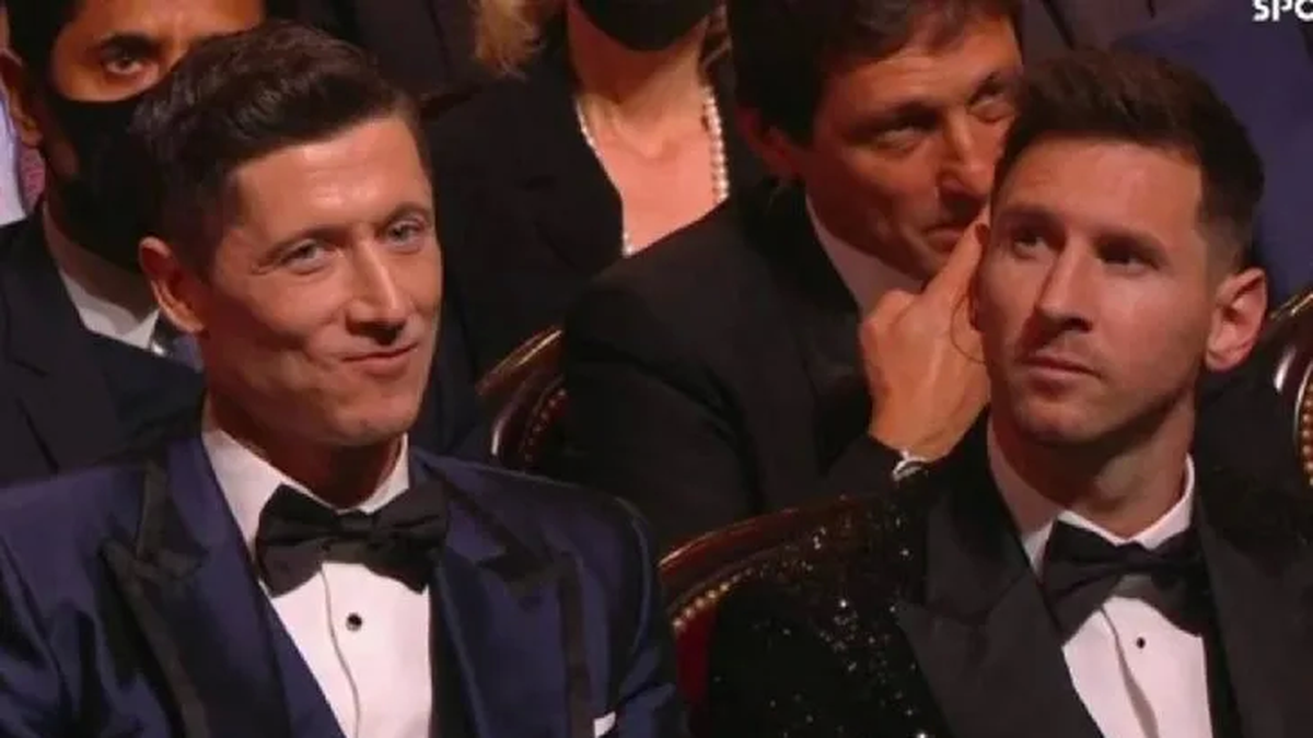 Lewandowski hopes to be able to “play with Messi next season”