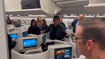 Javier Milei, durante el vuelo de regreso al país.&nbsp;