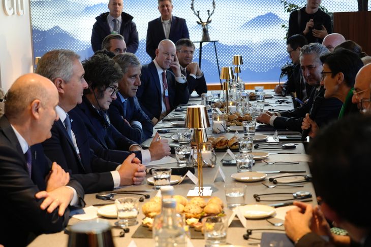 Javier Milei, reunido con CEOs en el Foro Econ&oacute;mico Mundial de Davos.&nbsp;