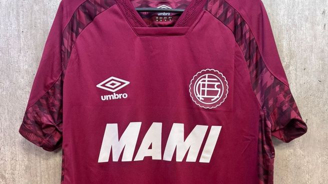 Las imágenes del partido prometen captar un momento único y cargado de simbolismo, donde fútbol y afecto se entrelazan en una propuesta de comunicación creativa.