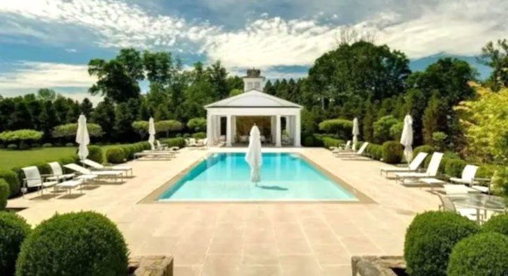 Thalía's mansion in Florida. Thalía's mansion in Florida.