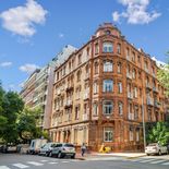 La Colorada, emerge como rincón londinense en Buenos Aires, en la esquina de República Árabe Siria y Cabello La Colorada, emerge como rincón londinense en Buenos Aires, en la esquina de República Árabe Siria y Cabello