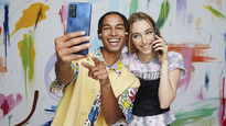 La psicología revela qué hay detras de las personas que solo publican selfies en sus redes sociales.