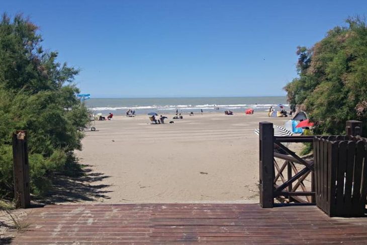 Se encuentra a cuatro horas de capital federal. Se encuentra a cuatro horas de capital federal. 