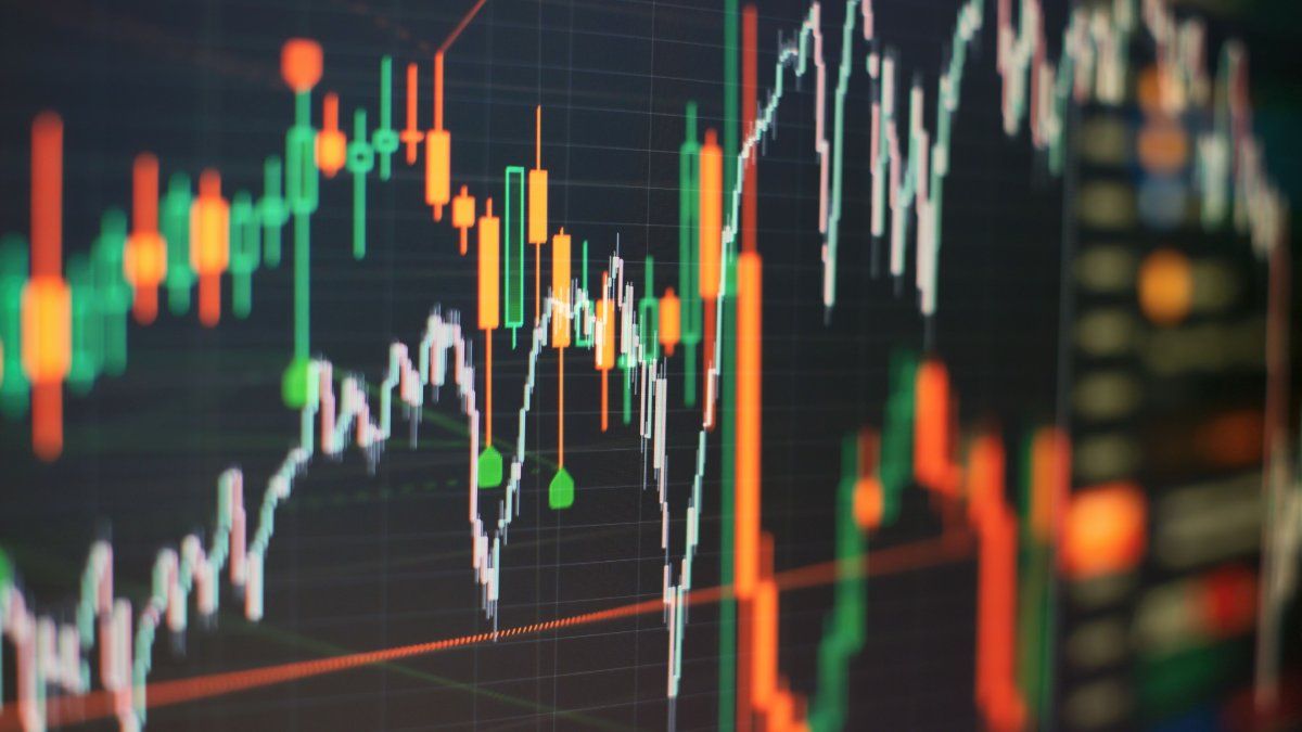 Country risk fell 50% since July and reached 800 points: the three causes that explain its collapse