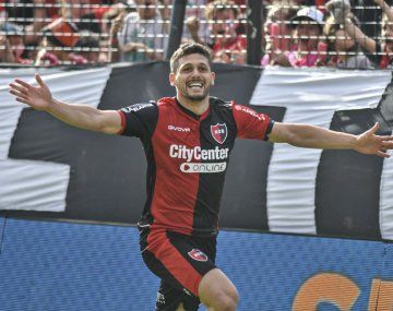 Goleador. García abrió el marcador en el gran triunfo de Newells ante Boca que dejó la Liga Profesional al rojo vivo.