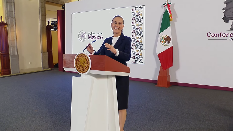 Claudia Sheinbaum brinda una nueva Mañanera del Pueblo.