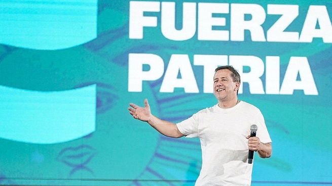 Mariano Recalde durante el acto de cierre del peronismo poerteño en Pompeya. 