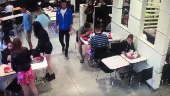Villa Gesell: video muestra a dos de los agresores comiendo tras el crimen de Báez Sosa